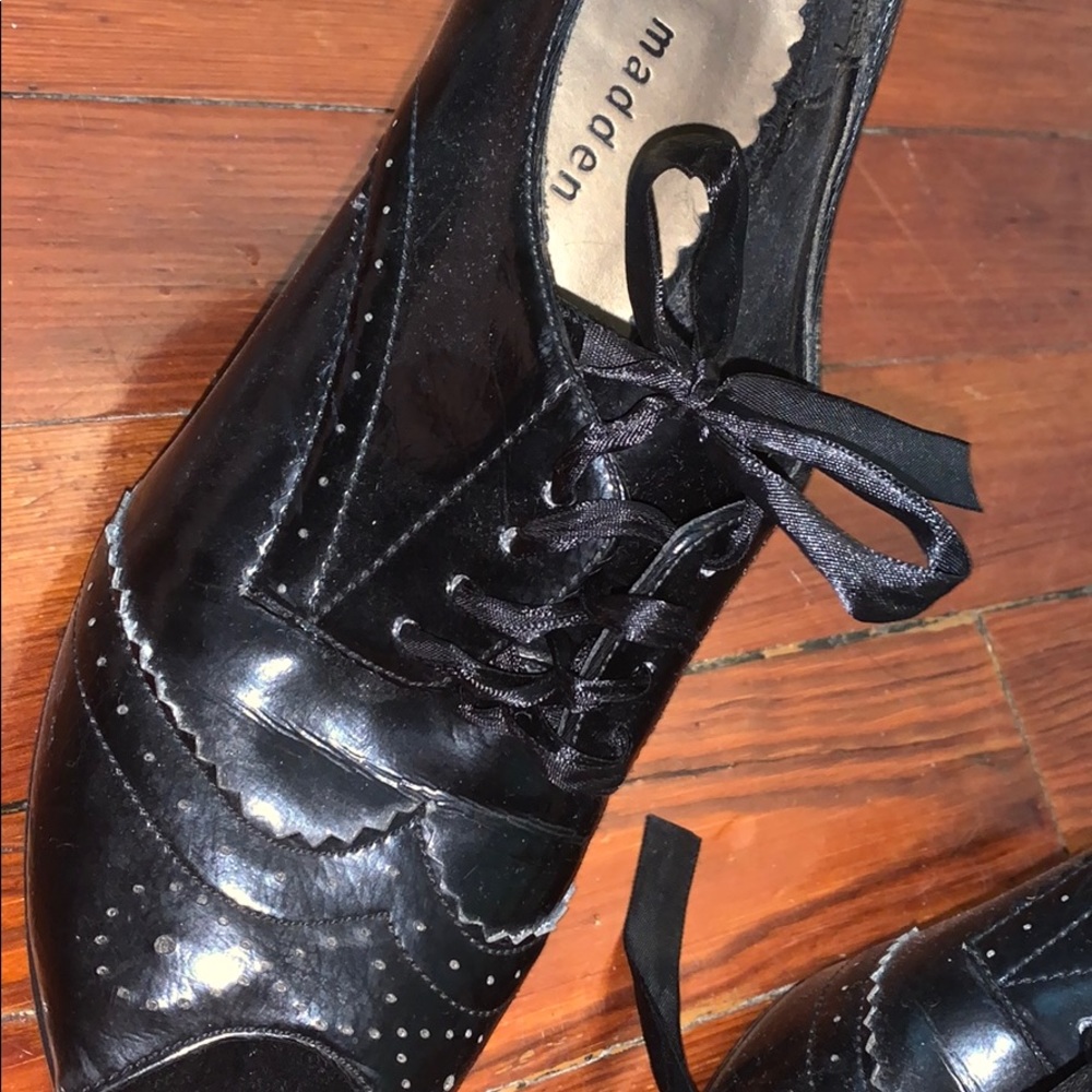 LACE UP BLACK GLOSSY HEELS